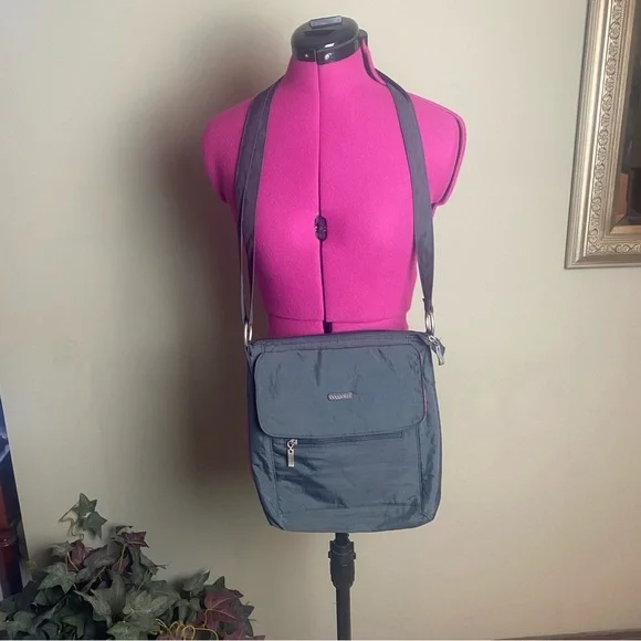 Baggallini Nylon Black Medium Crossbody Bag - Picture 1 of 10